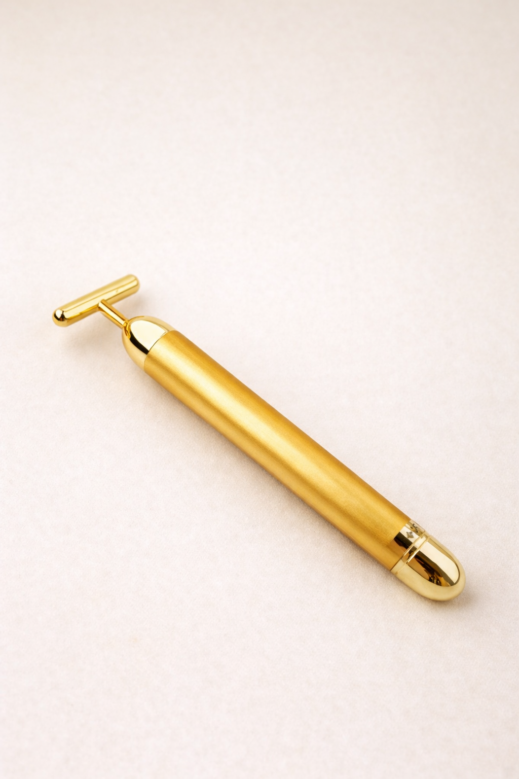 BEAUTYGOLD RADIANT GLOW SCULPTING WAND - Sculpted contours. Effortles lift. ✨